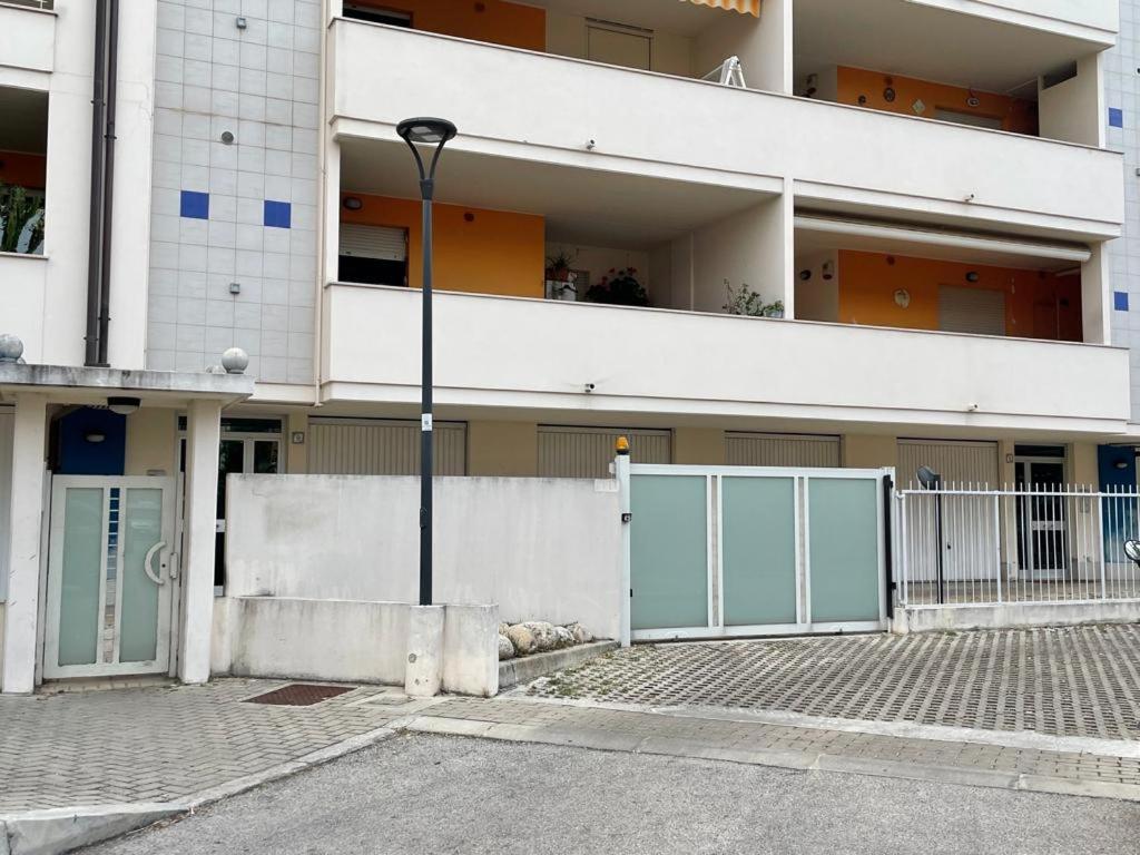 Attico Petfriendly Con Terrazzo, Via Del Borgo Apartman Montesilvano Marina Kültér fotó